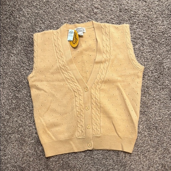 Women's Tan Sweater Vest Lambs Wool size Large Vintage in New with tags - Picture 1 of 6